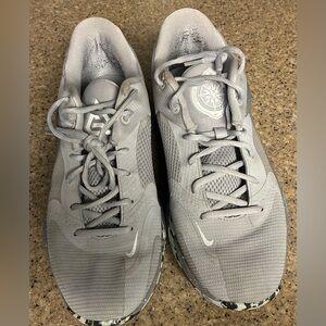 Gently Worn Giannis Nike Men's Gray Basketball Sneakers. SZ 9